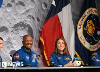 Artemis crew describes Moon mission and splashdown moment