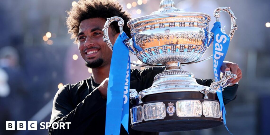 Arthur Fils holds the trophy after winning in Barcelona