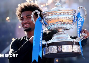 Arthur Fils holds the trophy after winning in Barcelona