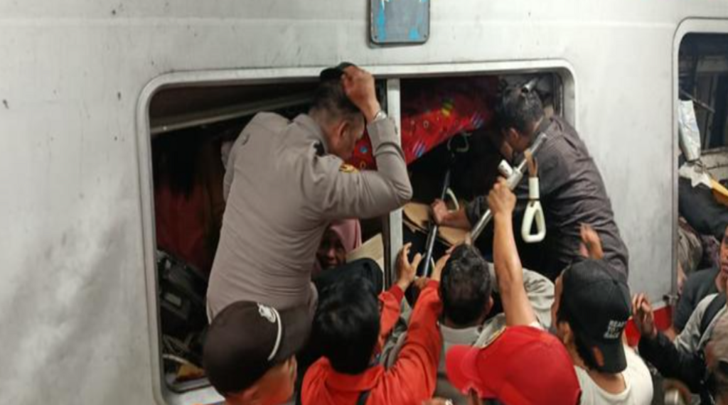 At least four killed and dozens injured in Indonesia train crash