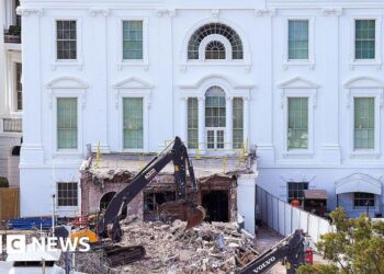 Building of Trump's White House ballroom can resume in full, appeals court says