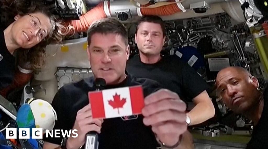 Canada's Mark Carney makes call to Artemis II