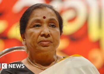Celebrities and fans pay tributes to legendary singer