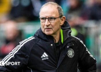 Martin O'Neill (left) overseeing training with assistant Shaun Maloney