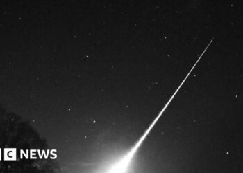 Dashcam captures meteor soaring over Corby