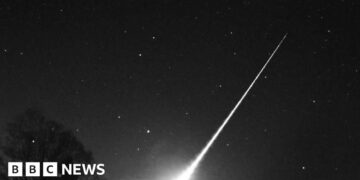 Dashcam captures meteor soaring over Corby