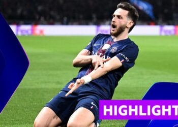 Khvicha Kvaratskhelia celebrates goal by sliding on knees