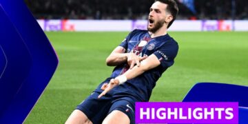 Khvicha Kvaratskhelia celebrates goal by sliding on knees