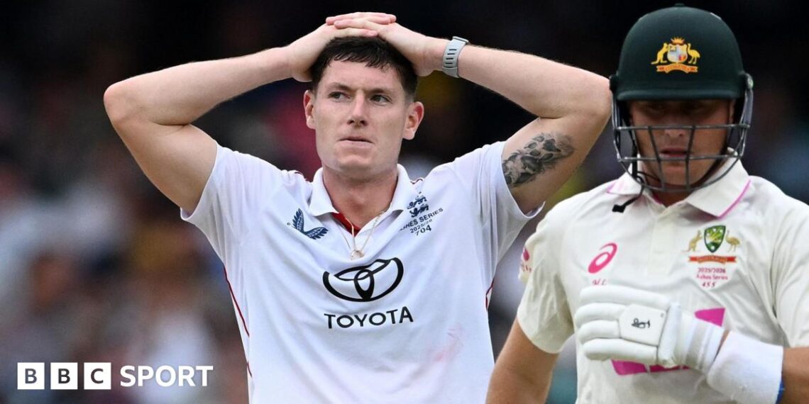 Matthew Potts stands with hands on head during Sydney Test