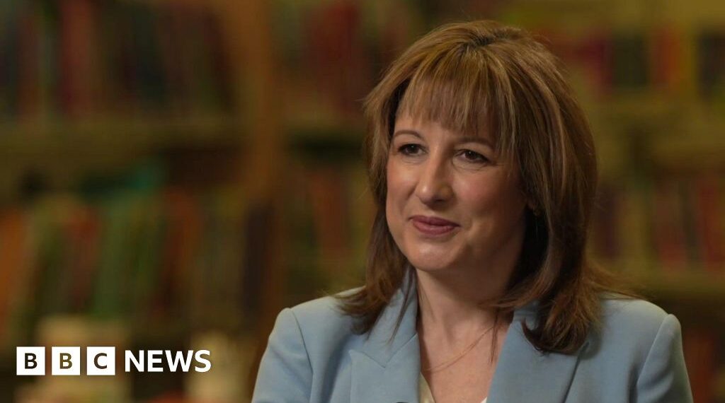 Energy bill support would be based on household income, Reeves says
