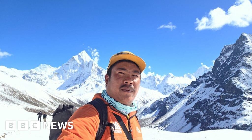 Everest flood warning neglected for years, Nepal officials tell BBC