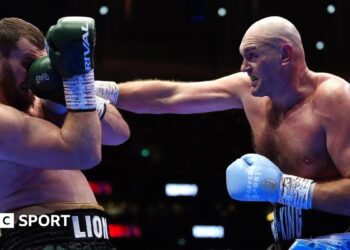 Tyson Fury landing a punch on Arslanbek Makhmudov