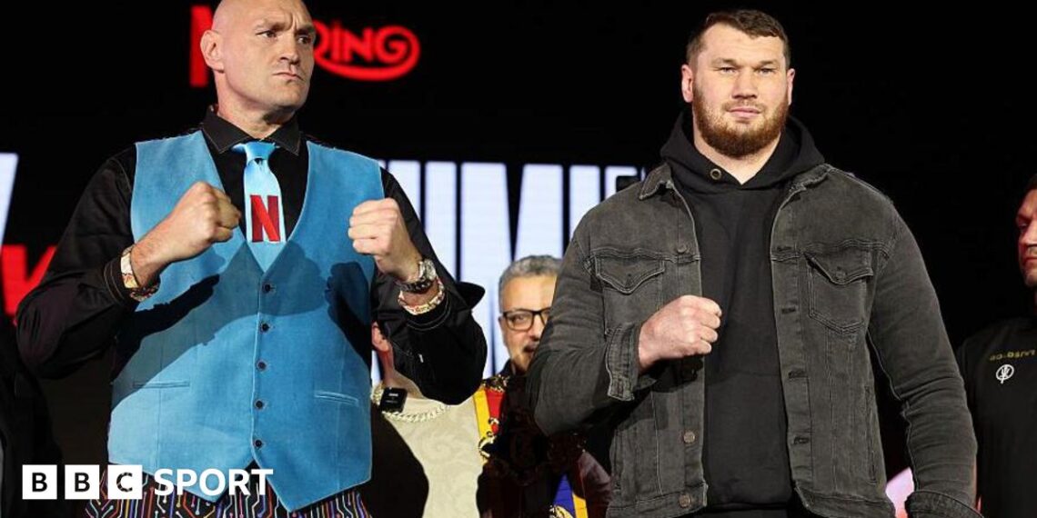 Tyson Fury and Arslanbek Makhmudov pose with their fists up for pictures