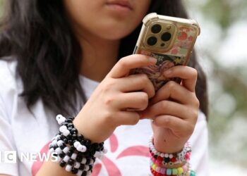 Greece to ban social media for under-15s from next year