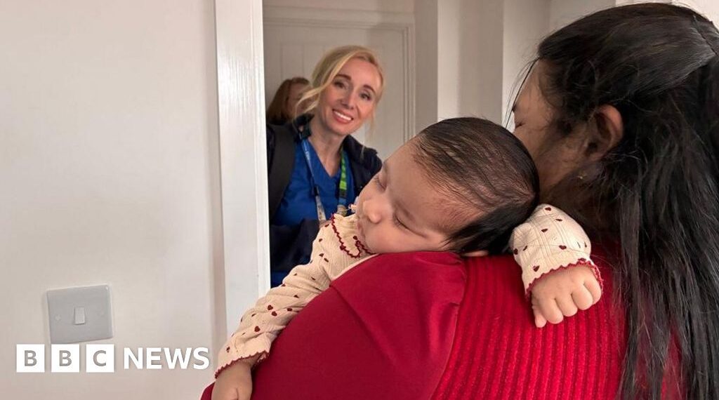 Health visitors call for limits on 'impossible' 1,000-family caseloads