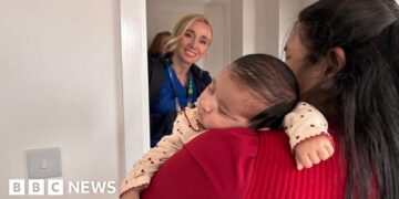 Health visitors call for limits on 'impossible' 1,000-family caseloads