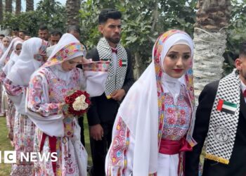 Hope in Gaza as 300 couples get married at one time