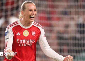 Stina Blackstenius celebrates