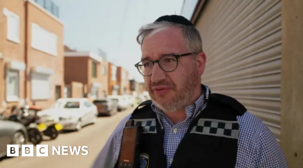 'I held down Golders Green suspect' says volunteer who grabbed ankle