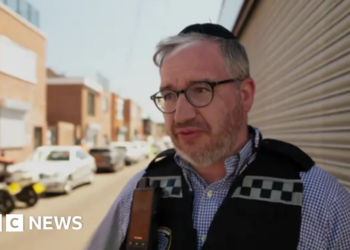 'I held down Golders Green suspect' says volunteer who grabbed ankle