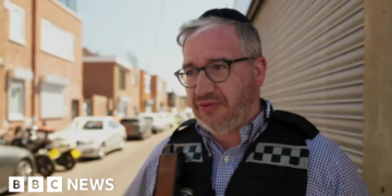'I held down Golders Green suspect' says volunteer who grabbed ankle