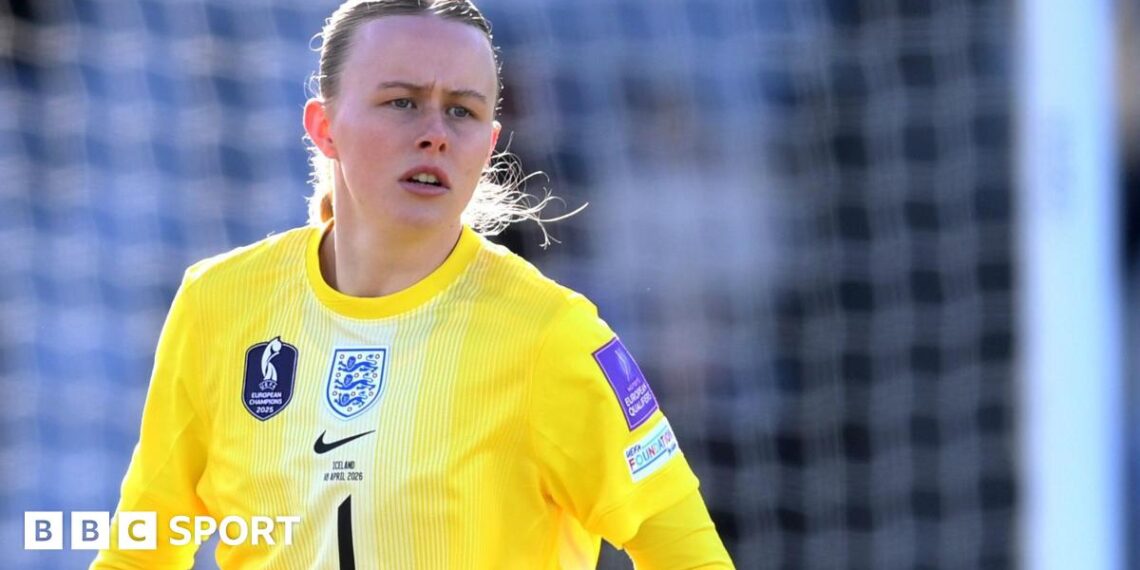 Hannah Hampton playing in goal for England