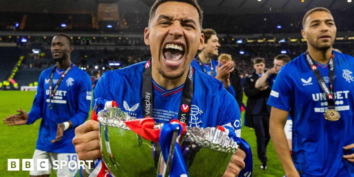 James Tavernier and Steven Gerrard with the Scottish Premiership trophy