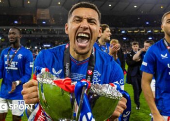 James Tavernier and Steven Gerrard with the Scottish Premiership trophy