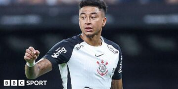 Jesse Lingard points