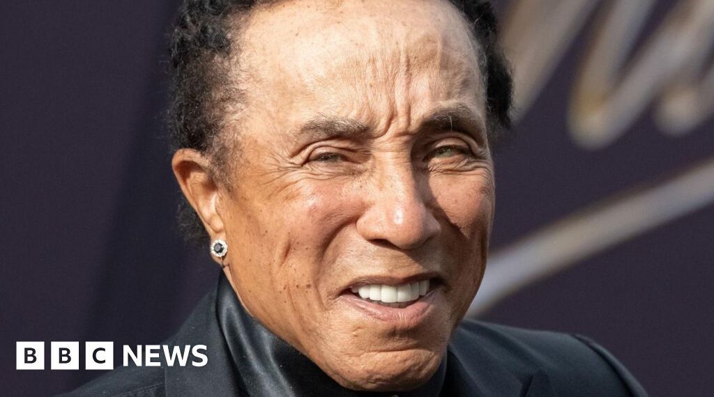 Judge dismisses Smokey Robinson's defamation claim against rape accusers