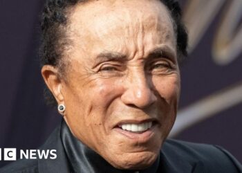 Judge dismisses Smokey Robinson's defamation claim against rape accusers