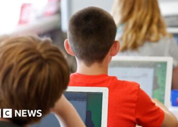 Los Angeles becomes first major US school district to limit classroom screen time