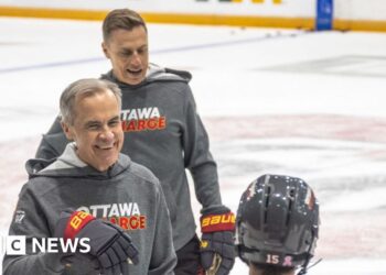 Mark Carney and Alexander Stubb share friendly hockey match