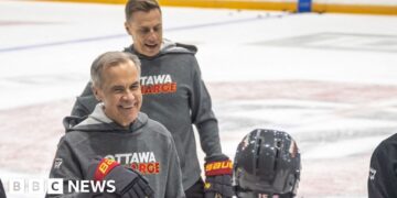 Mark Carney and Alexander Stubb share friendly hockey match
