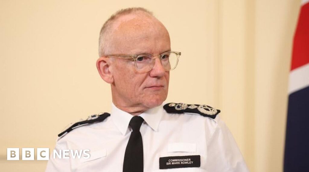 Met chief defends knife attack officers after Greens criticism