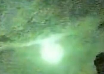 Meteor lights up night sky over Kent