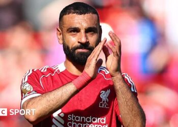 Mohamed Salah applauds Liverpool fans
