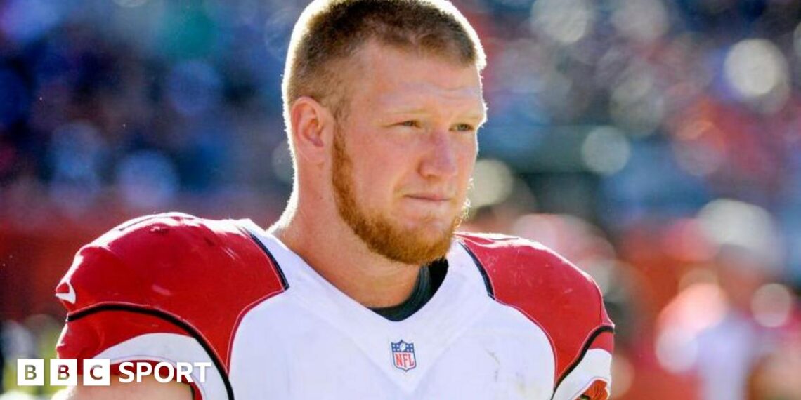 Arizona Cardinals defensive end Josh Mauro on the sideline during his team's game against the Cleveland Browns in November 2015