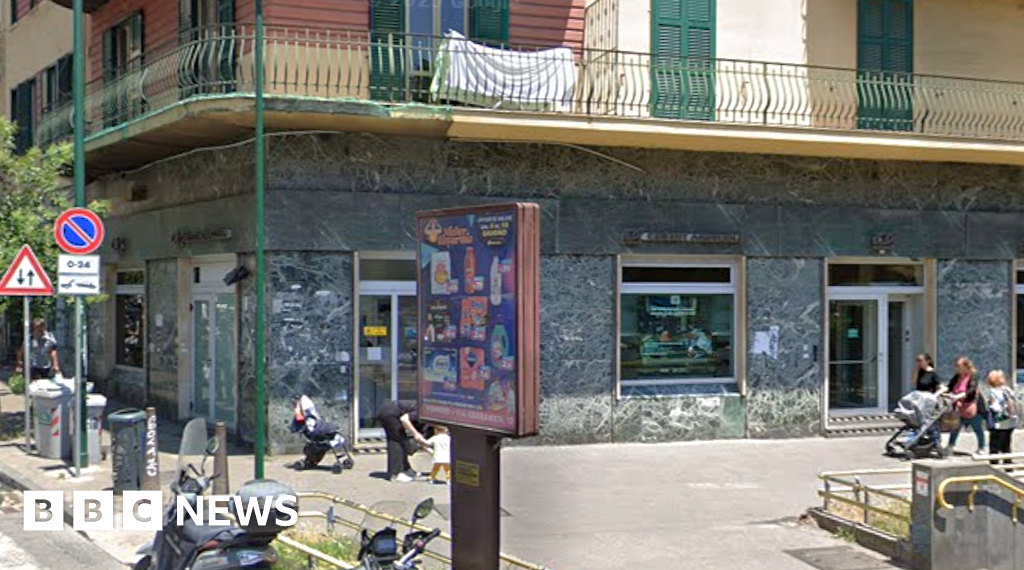 Naples bank robbers hold 25 people hostage then vanish through tunnel