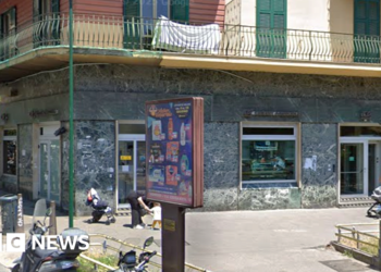Naples bank robbers hold 25 people hostage then vanish through tunnel