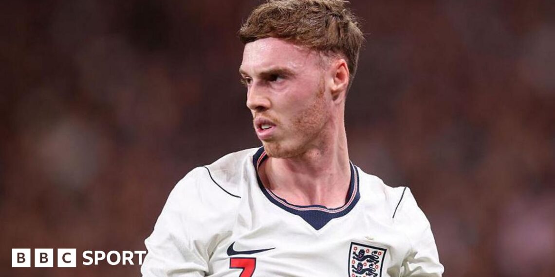 Bulging around the shoulder visible on Cole Palmer's England shirt