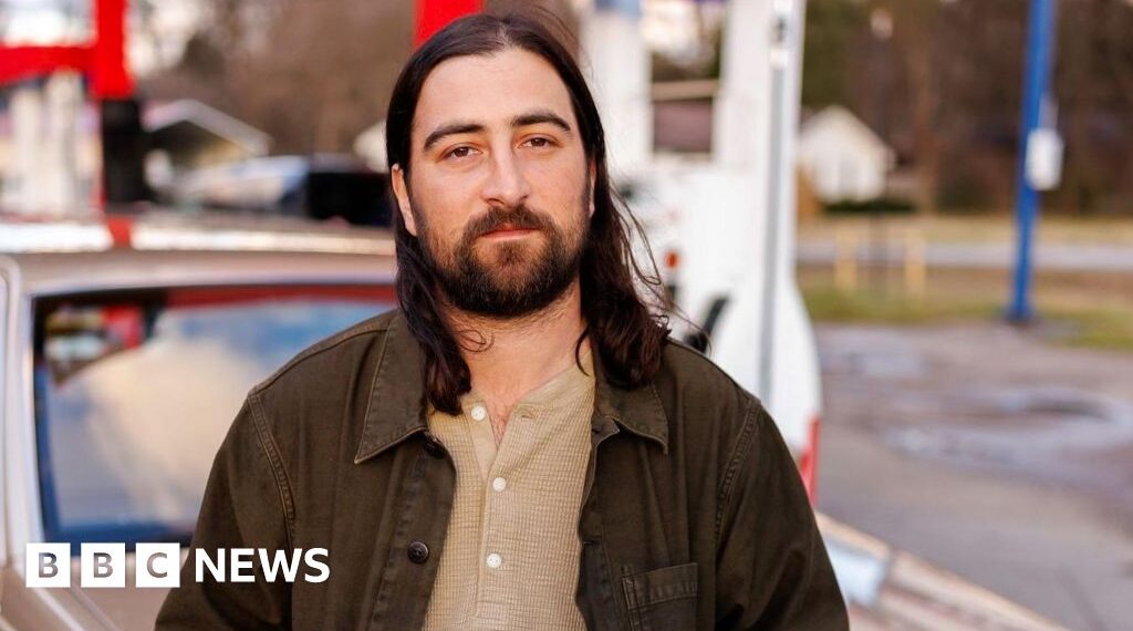 Noah Kahan was crowned a superstar. It messed with his head