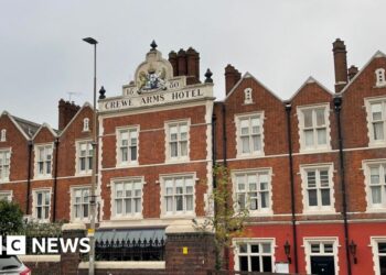 Number of asylum hotels falls to 185 after 11 close