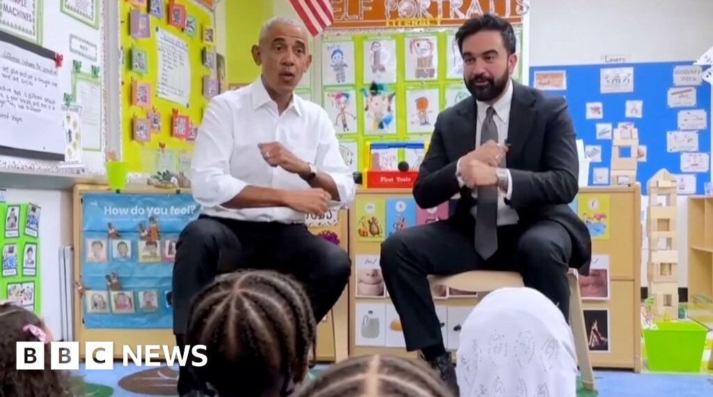 Obama and Mamdani sing with children in New York