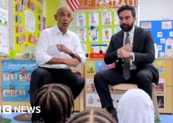 Obama and Mamdani sing with children in New York