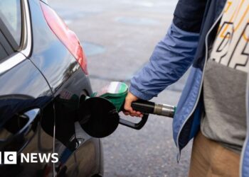 Oil price jumps to $115 after reports of 'extended' Iran blockade