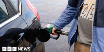 Oil price jumps to $115 after reports of 'extended' Iran blockade
