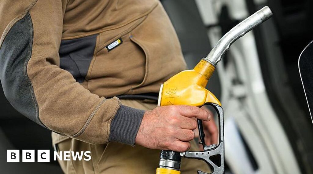 Oil prices fluctuate as status of US-Iran peace talks remains unclear