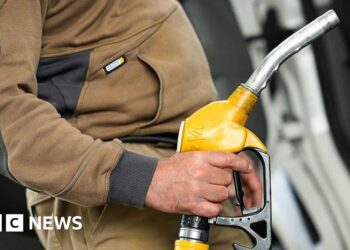 Oil prices fluctuate as status of US-Iran peace talks remains unclear