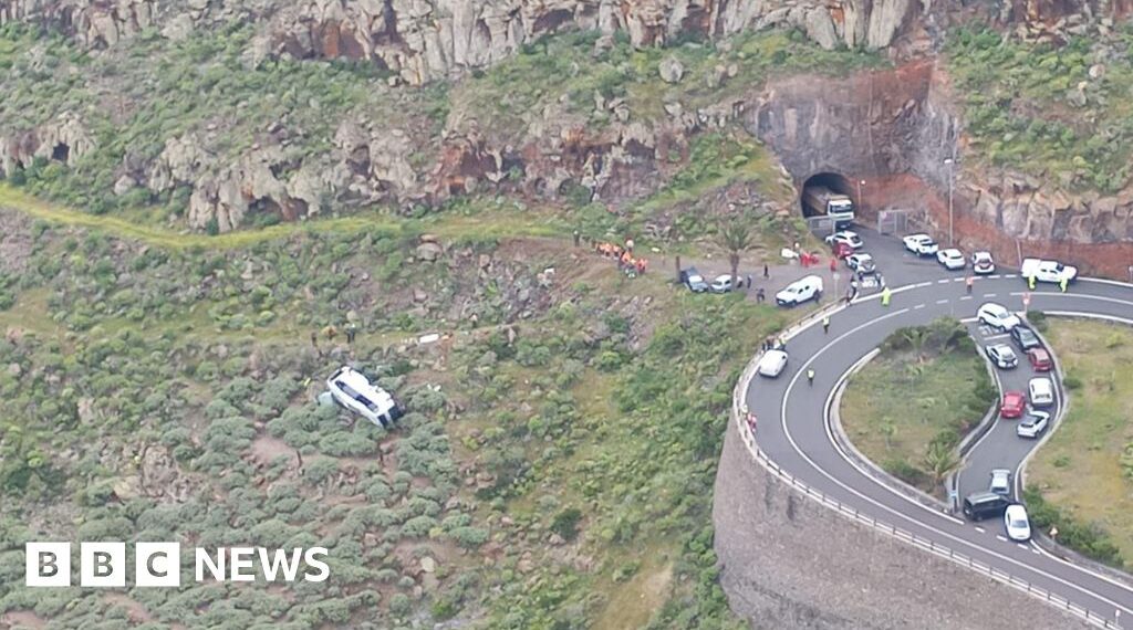 One dead after bus carrying British tourists crashes in Canary Islands, officials say